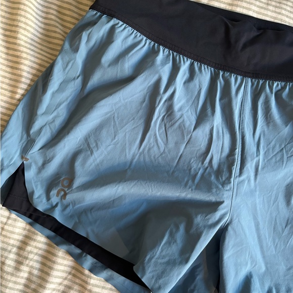 Blue and black On Cloud running shorts - Picture 2 of 4